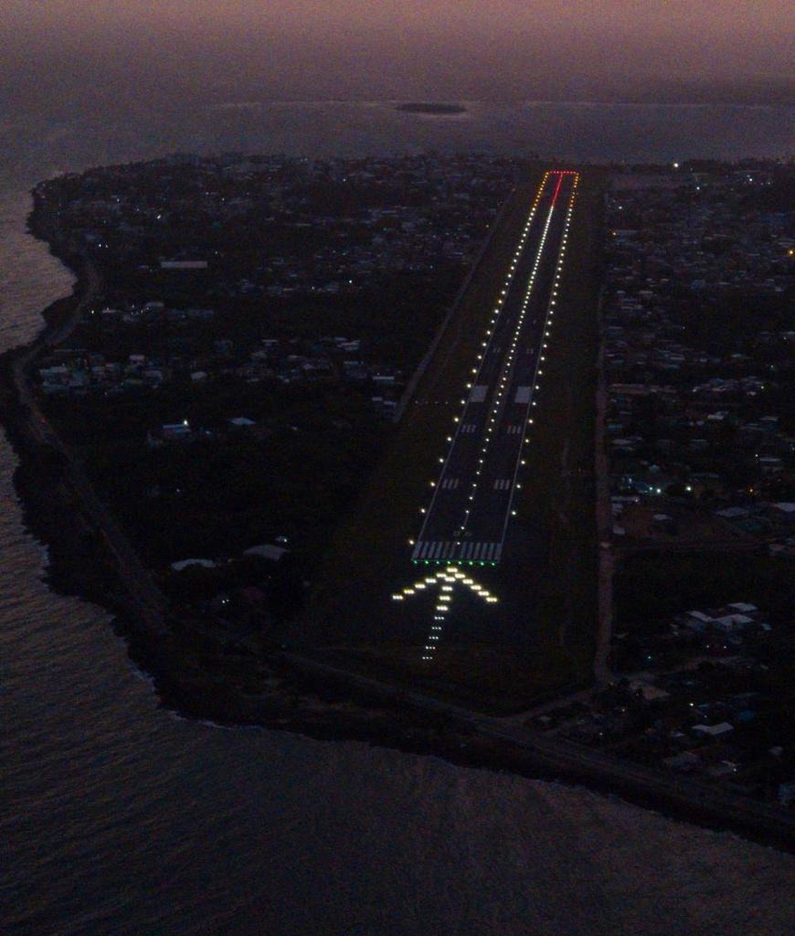 Faro de Aeródromo y Destelladores de Aproximación